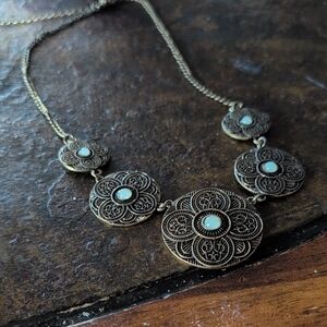 Elegant Gold Floral Necklace